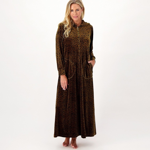 Joan Rivers Intimates & Sleepwear Joan Rivers Regular Zip Front Velour Lounger With Hood